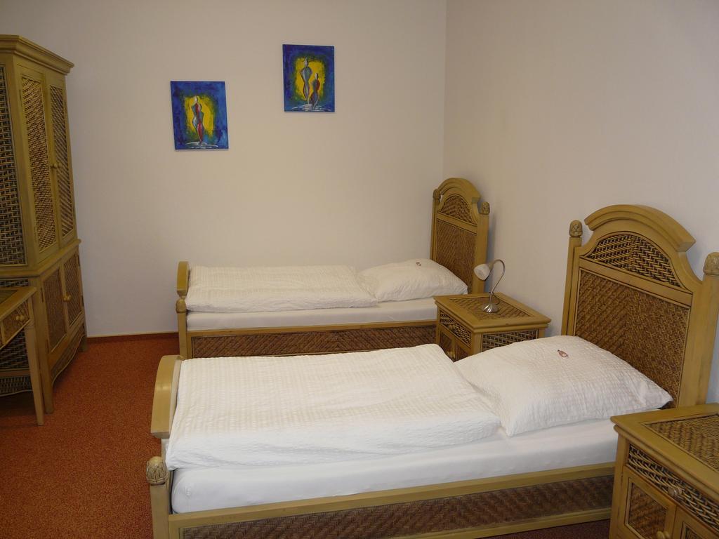 Hotel Kreuzbruchhof Burg Stargard Cameră foto