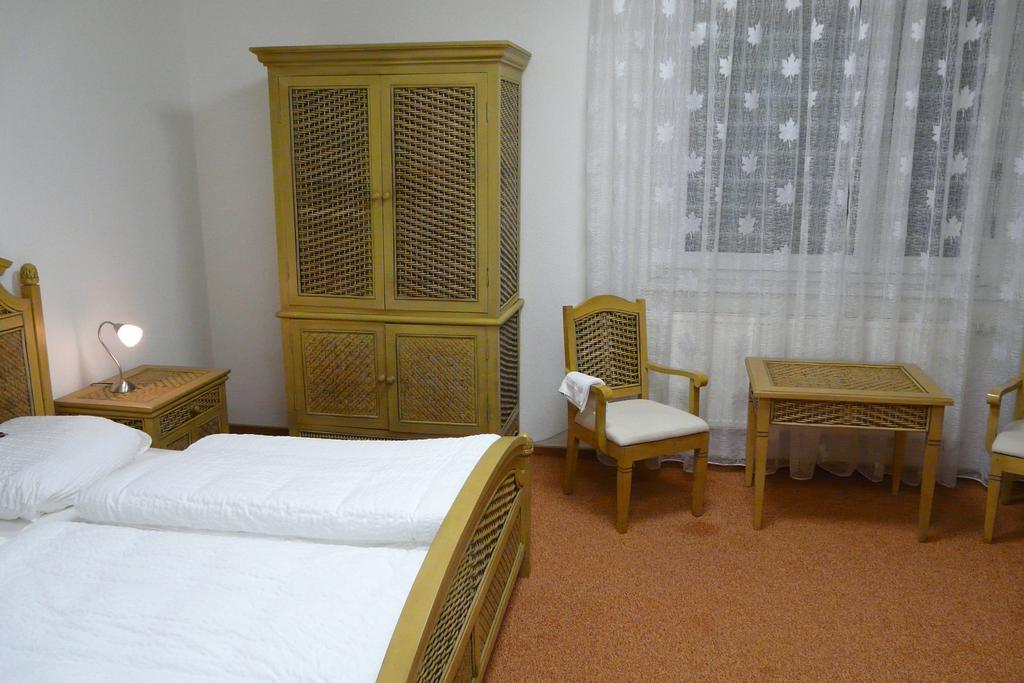Hotel Kreuzbruchhof Burg Stargard Cameră foto